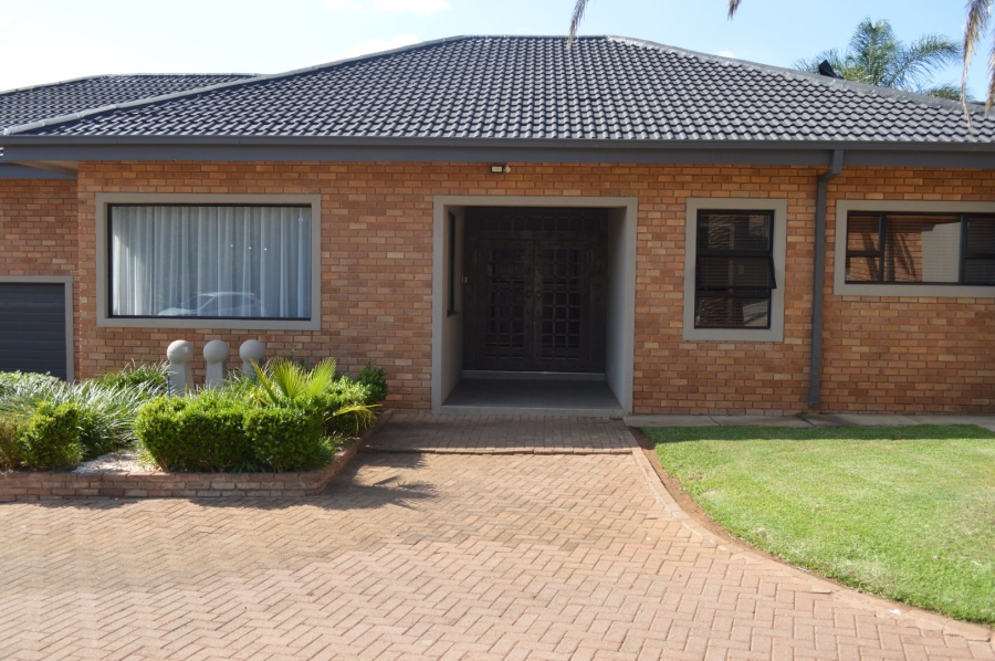 4 Bedroom Property for Sale in Wilkoppies North West